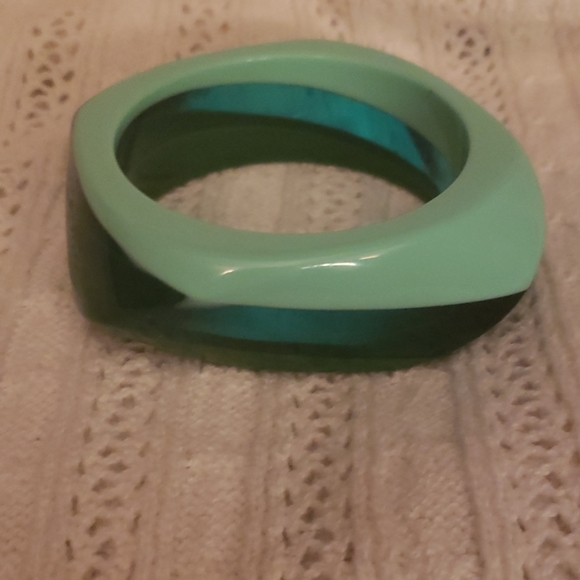 Vintage lime green lucite bracelet - Picture 1 of 4